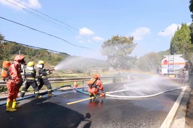 2024年新安江-千島湖流域突發(fā)水污染事件‘一河一策一圖’暨杭黃上下游聯(lián)動(dòng)處置應(yīng)急實(shí)戰(zhàn)演練 2024年新安江-千島湖流域突發(fā)水污染事件‘一河一策一圖’暨杭黃上下游聯(lián)動(dòng)處置應(yīng)急實(shí)戰(zhàn)演練